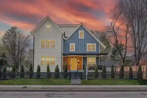 Bright and Beautiful Modern Farmhouse