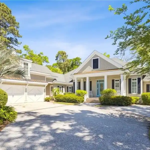 UNBELIEVABLE OPPORTUNITY OVERLOOKING THE NICKLAUS COURSE