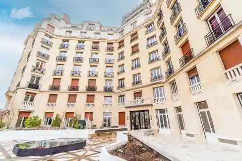 Meticulously Renovated Ground Floor Apartment