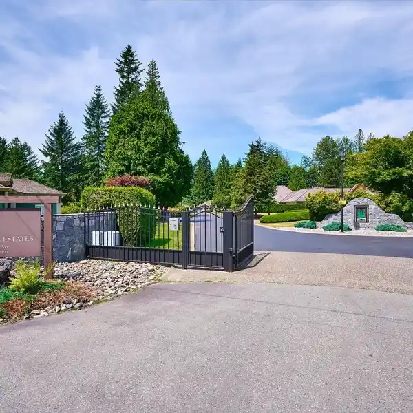 RANCHER OASIS BACKING GREENBELT