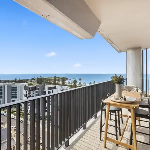 CORNER PENTHOUSE WITH AMAZING PANORAMIC VIEWS