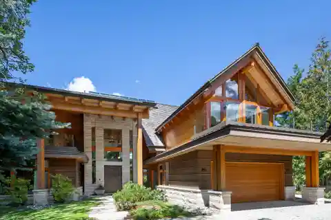 Expansive and Sophisticated Residence