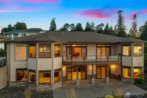 Beautiful View Home Overlooking Sinclair Inlet