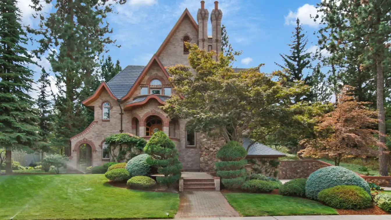 Modern Castle in Grapetree