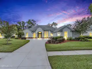 Luxurious Golf Course Living in a Prestigious Community