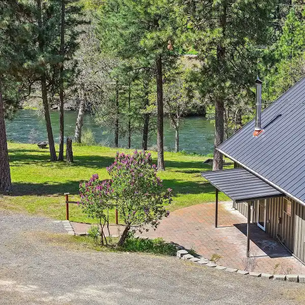 20-ACRE PROPERTY IN A GATED COMMUNITY