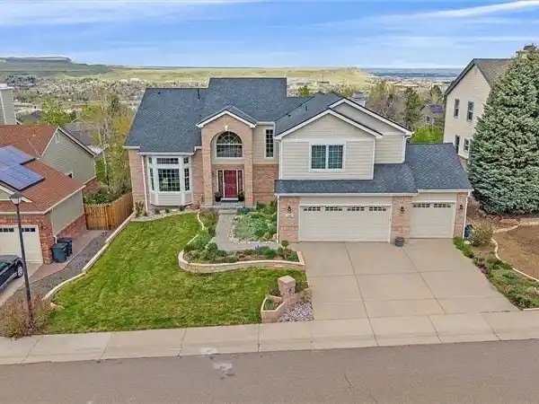 WONDERFUL HOME WITH STUNNING FOOTHILLS VIEWS