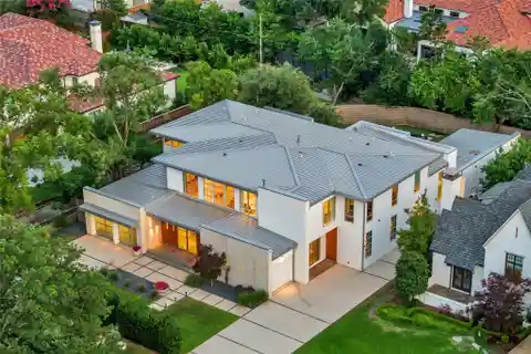 Striking Modernist Home