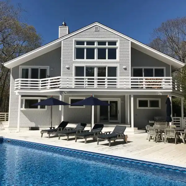 WONDERFUL LIGHT-FILLED RENTAL HOME