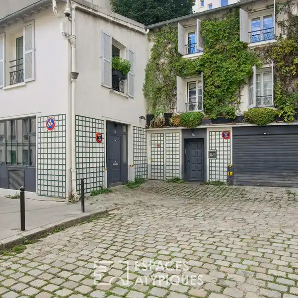 BRIGHT TOWNHOUSE IN THE HEART OF MONTMARTRE
