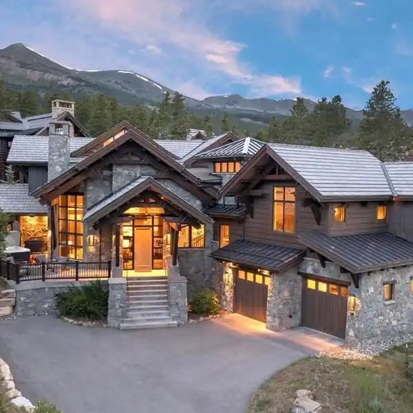 PRISTINE MOUNTAIN MODERN RETREAT