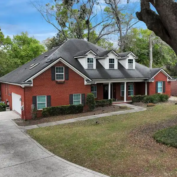 SPACIOUS TRADITIONAL ALL-BRICK ESTATE