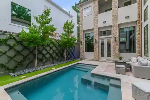 Stunning Hyde Park Retreat with Pool