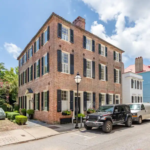 THE JONATHAN BADGER HOUSE