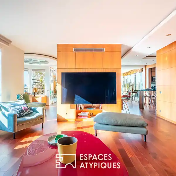 REMARKABLE DUPLEX IN A CONTEMPORARY BUILDING