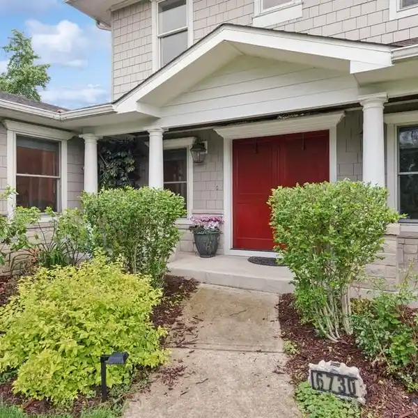 SPRAWLING PRAIRIE-STYLE ESTATE WITH PRIVATE OASIS