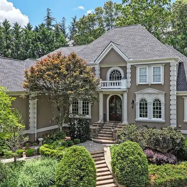 BEAUTIFULLY APPOINTED HOME IN COUNTRY CLUB OF THE SOUTH