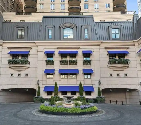 SKY HIGH LUXURY IN RIVER NORTH