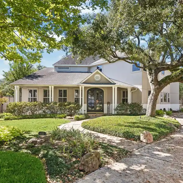 EXPANSIVE CUL-DE-SAC RETREAT WITH TIMELESS APPEAL