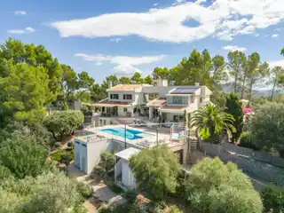 Exclusive Family Villa with Pool and Tennis Court