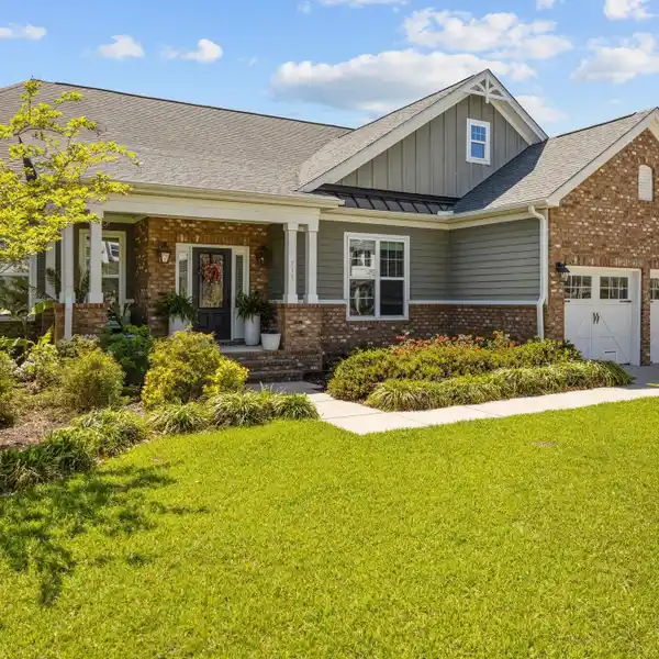 WELL-CARED-FOR HOME WITH A FLOWING PLAN