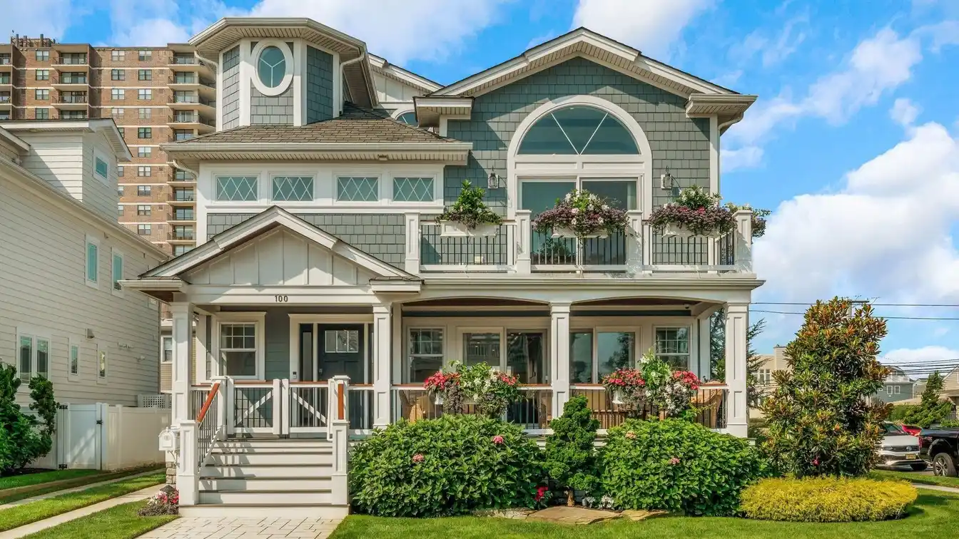 Stunning Corner Beach Block Property