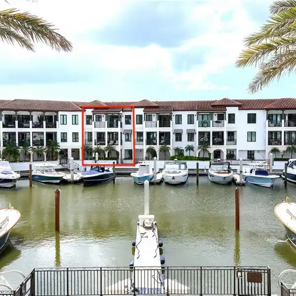 EXQUISITE CONDO AT NAPLES BAY RESORT