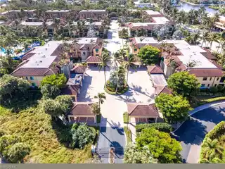 Gorgeous First Floor Condo in the Naples Bay Resort