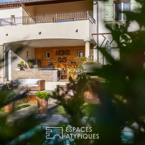 VILLA WITH ADDITIONAL SEPARATE QUARTERS