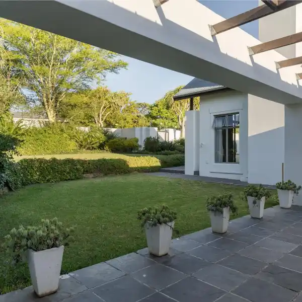 LUXURY HOME ON PRIME PROPERTY
