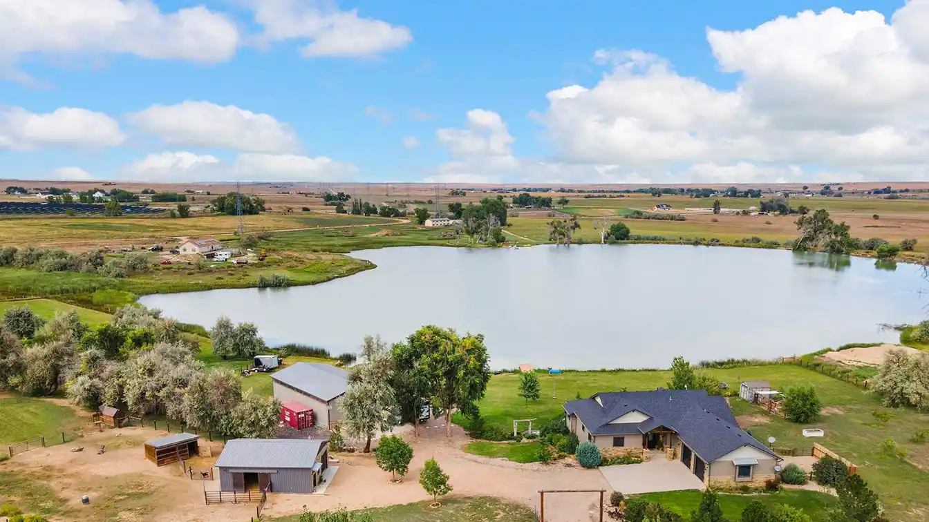 The Ultimate Lakeside Lifestyle