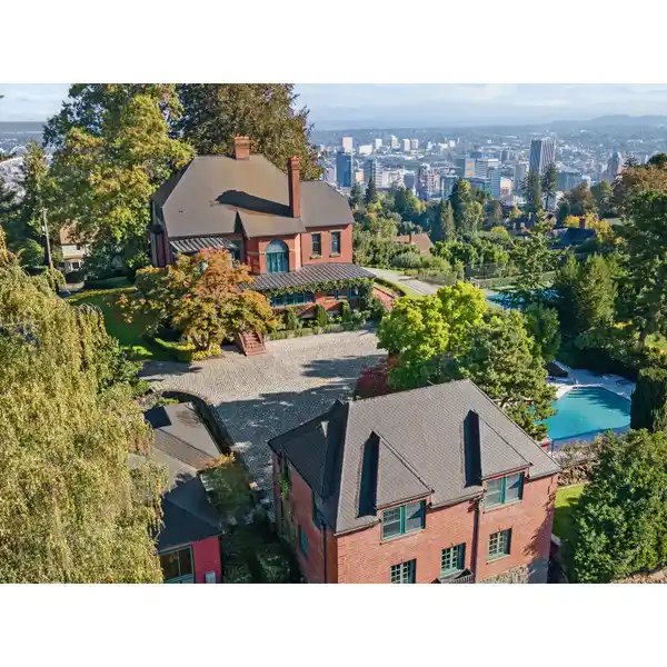 THE ICONIC MARKLE-PITTOCK ESTATE