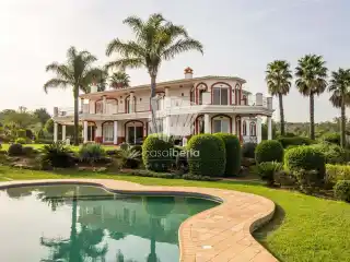 Grand Villa with Panoramic Views in Lagos Countryside