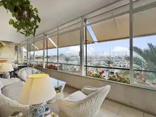 Luxurious Apartment with Sea View