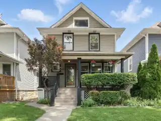 Vintage Charm Meets Modern Comfort