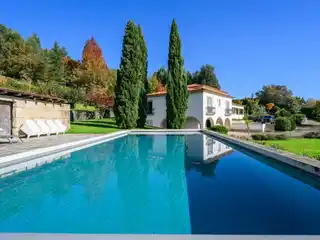 Grand Estate Blending Timeless Elegance and Modern Comfort