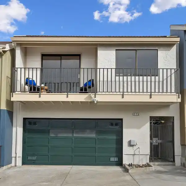 CONTEMPORARY COMFORT WITH GARDEN OASIS & VIEWS