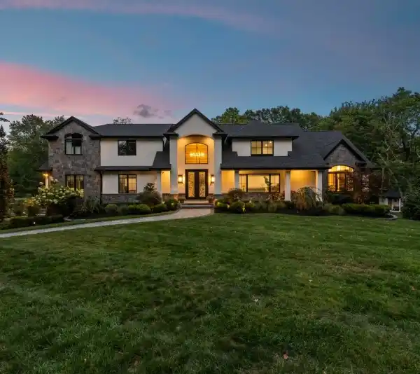 SPECTACULAR CUSTOM-BUILT RESIDENCE WITH ENDLESS UPGRADES