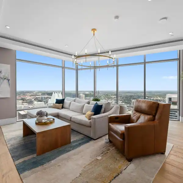 REFINED RESIDENCE IN THE AUSTONIAN