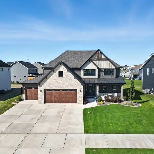 NEARLY NEW SHOWSTOPPER