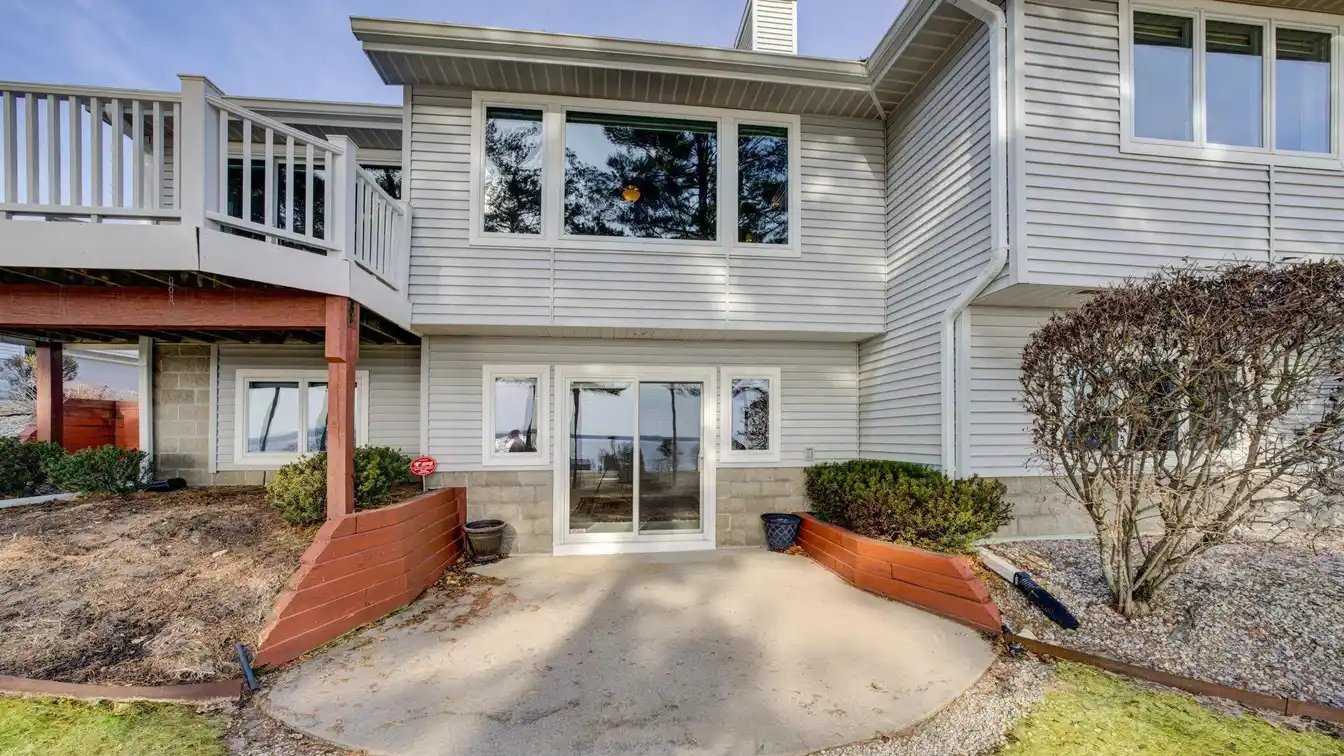 Fabulous Condo with Bay Views
