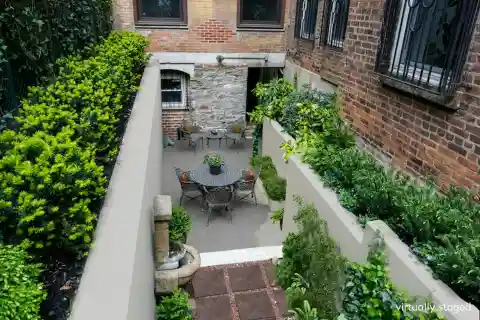 Tranquil Duplex in an Historically Significant Townhouse