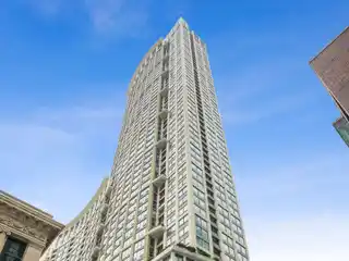 Elegant Residence on the 41st Floor of the Heritage