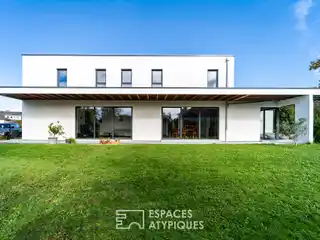 Sleek Villa in a Peaceful Setting