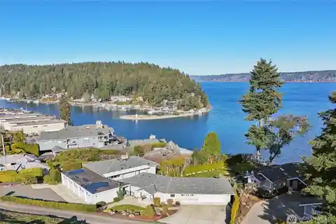 Exquisite Downtown Gig Harbor Condo with Panoramic Views
