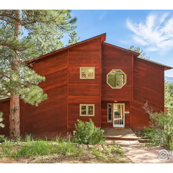 RUSTIC ELEGANCE MEETS MODERN MOUNTAIN LIVING