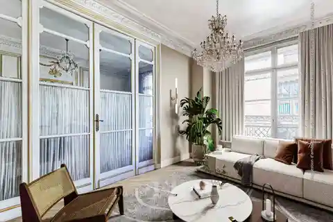 Finely Detailed Apartment in Convenient Location