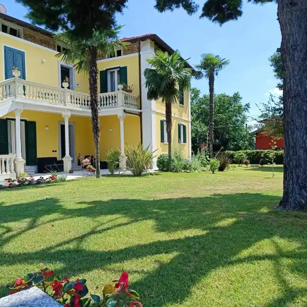COMPLETELY UPDATED PERIOD VILLA