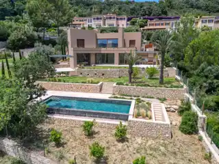 Elegant New Villa in a Prestigious Location