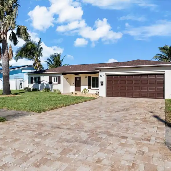 A HOME OFFERING THE BEST OF ALL WORLDS